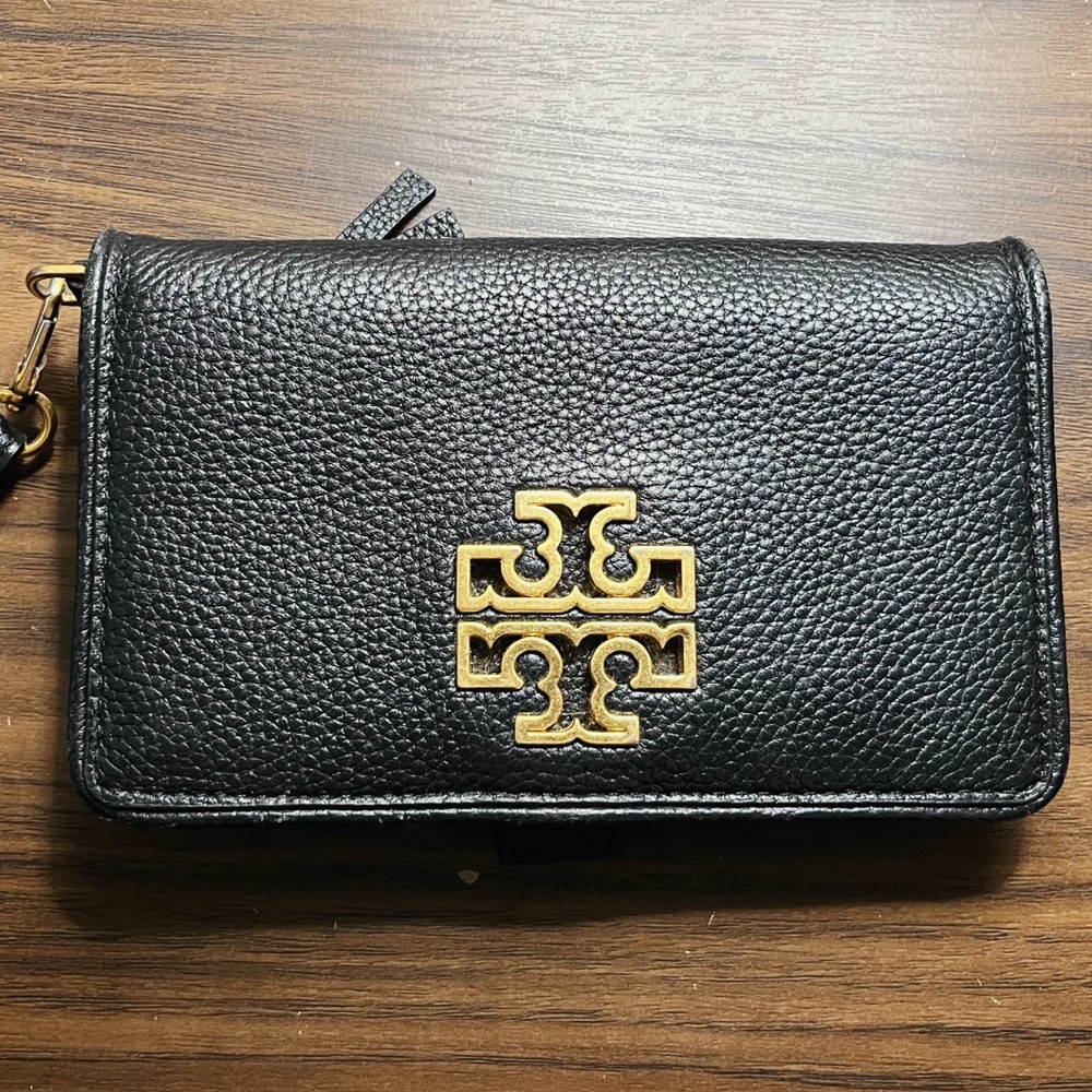 Tory Burch ✨ Black Wallet, Gold Logo with detachable wrist strap